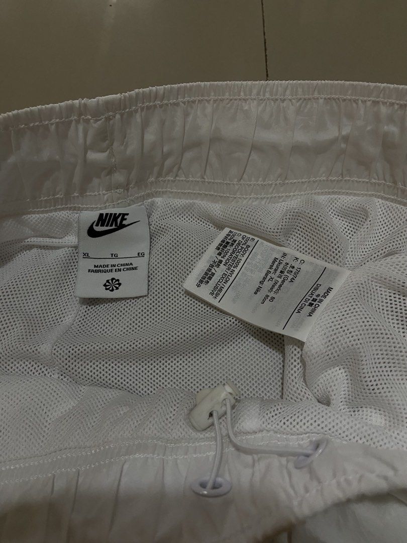 NIKE WOVEN SHORT (Category: Shorts) located in San Pablo. Submitted by tripnthrift15 (Listing ID 1465398096, Image 2). Description: NIKE WOVEN SHORT SIZE 30-36 LENGTH 16 LEG OPENING 13.