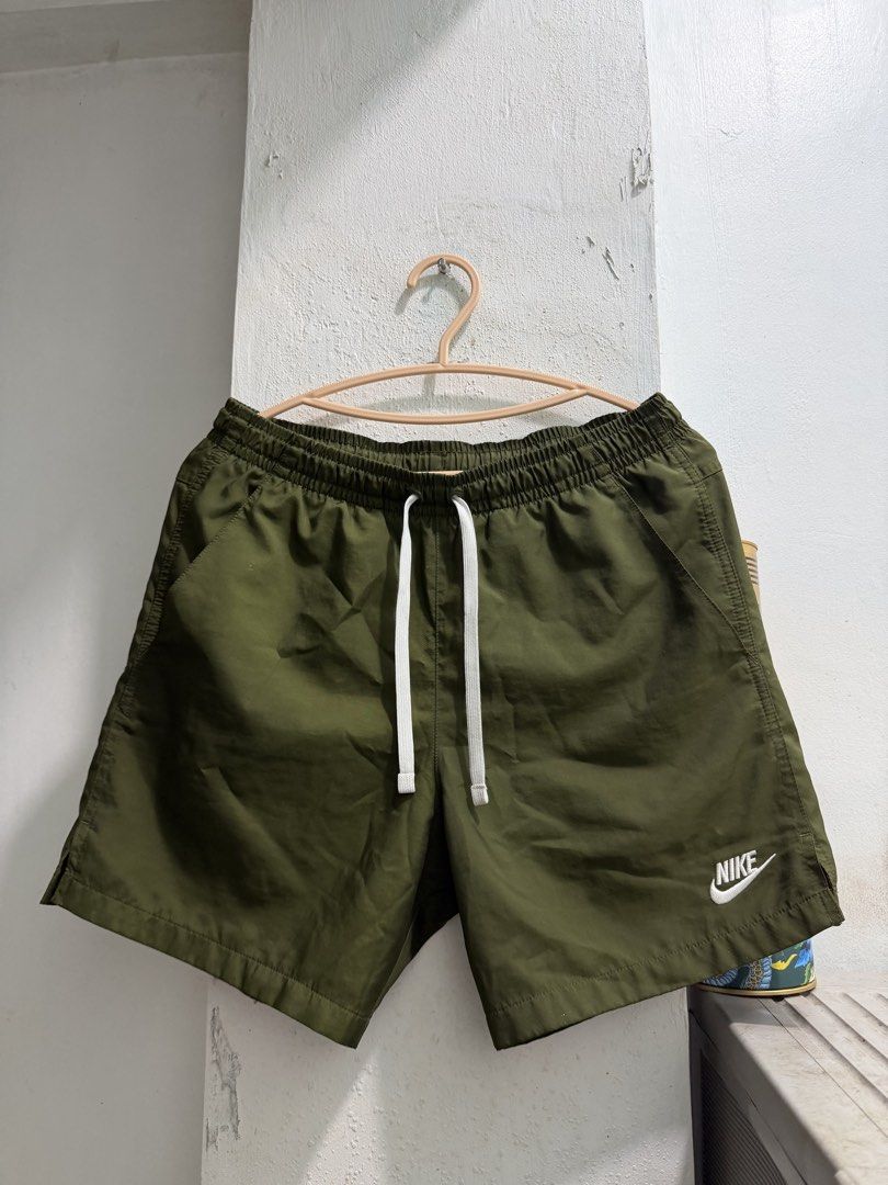 Nike woven short (Category: Shorts) located in Manila. Submitted by ruel1104 (Listing ID 1465430253, Image 1). Description: Like new po Issue : cut tag but 100% legit sainyo na pag fake.