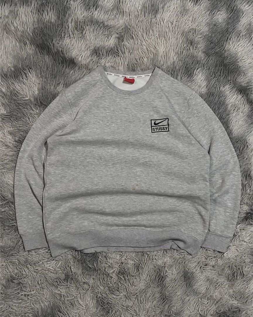 NIKE X STUSSY SWEATER (Category: Coats, Jackets and Outerwear) located in Manila. Submitted by hardtofindthings10 (Listing ID 1465406206, Image 1). Description: • NIKE X STUSSY Size : M Dimes : 21 x 25 Flaw : RUST STAIN EXCELLENT CONDITION Please review the description and all photos carefully before purchasing. Don't hesitate to reach out if you have any questions..