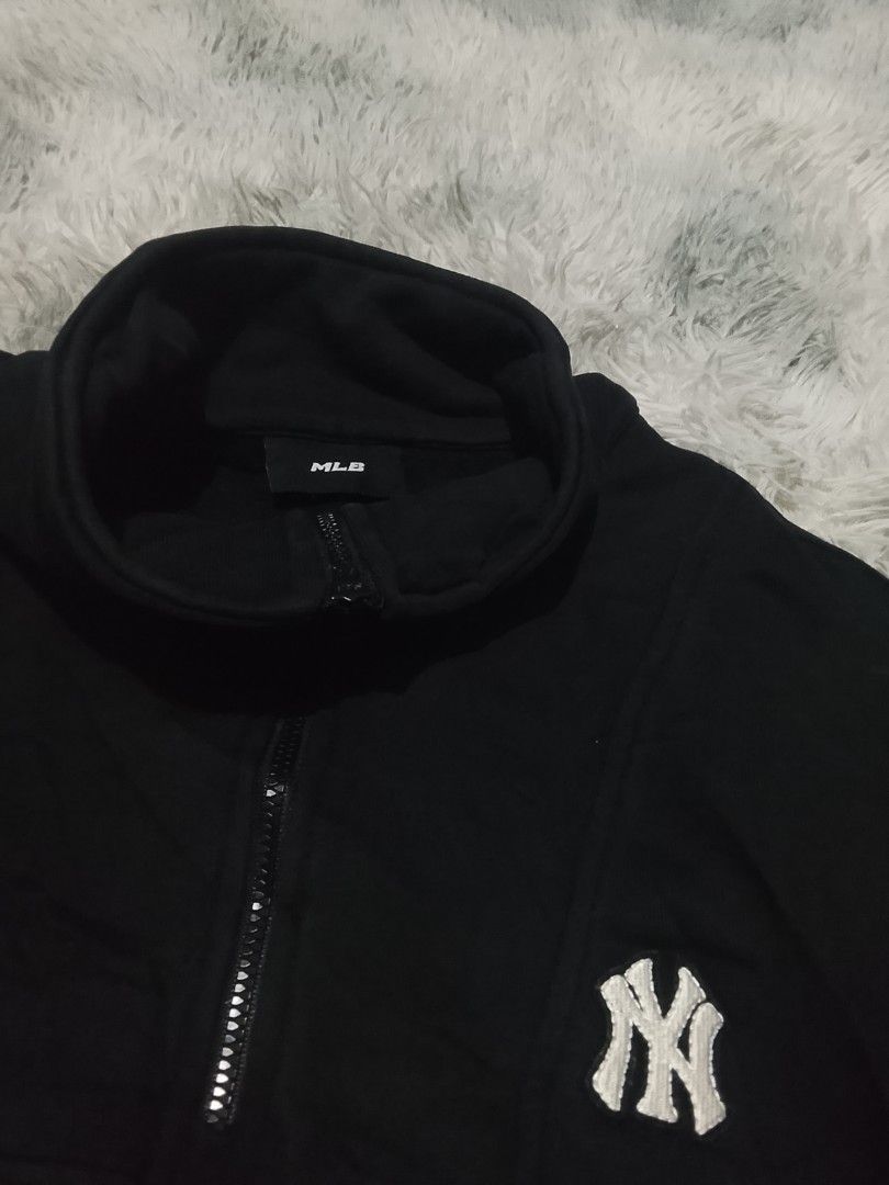 NY Yankees MLB Quarterzip/Qzip Sweatshirt Small-Medium Boxy (Category: Coats, Jackets and Outerwear) located in Davao. Submitted by thevintagehunterdvo (Listing ID 1465559222, Image 2). Description: Width 23 Length 26 899+144 sf is a must.