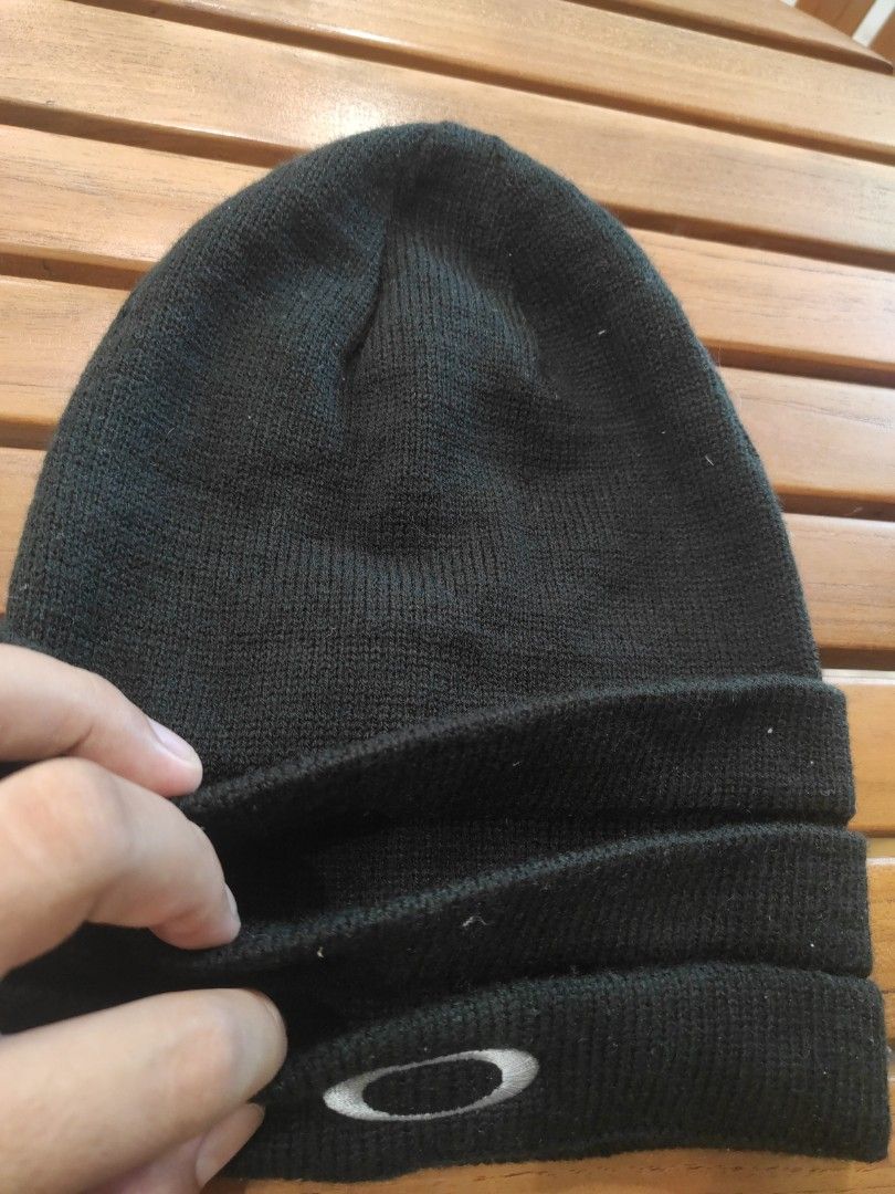 Oakley Black Ribbed Knit Beanie (Category: Caps & Hats) located in Santa Rosa. Submitted by y2kstylist (Listing ID 1465397069, Image 2). Description: - Brand: Oakley - Style: Classic cuffed ribbed knit beanie - Color: Black with white embroidered icon logo - Material: 100% warm and comfortable acrylic - Size: Standard adult sizing - Origin: Made in China - Perfect for winter styling and easy to match with any outfit.