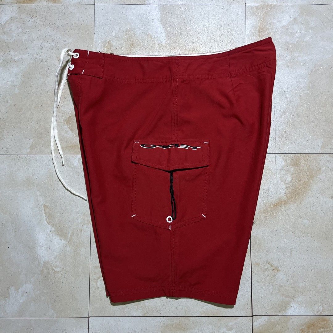 OAKLEY BOARDSHORT (Category: Swim Trunks & Board Shorts) located in Dumaguete. Submitted by kingepoy (Listing ID 1465418298, Image 2). Description: Waist 33 / Length 18.5 Excellent Condition 9.8/10 Color Rate No issues.