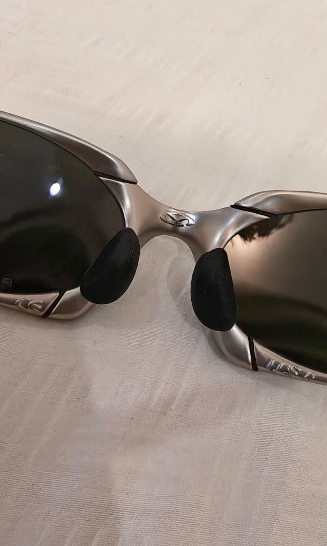 Oakley Romeo X-METAL reps (Category: Sunglasses & Eyewear) located in Calamba. Submitted by _.anjelis (Listing ID 1465525688, Image 3). Description: Brand new in case w/ cleaning cloth metal frame polarized lens uv400.