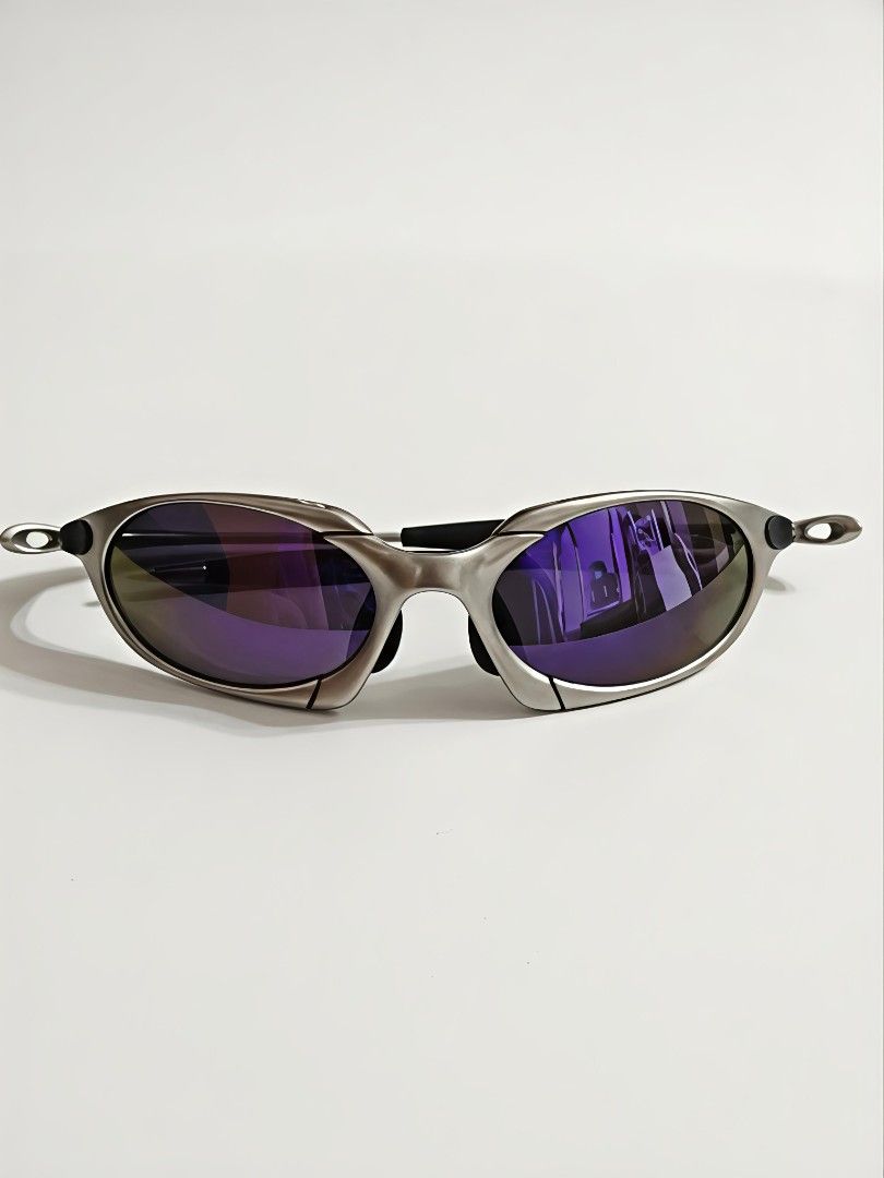 Oakley Romeo X-METAL reps (Category: Sunglasses & Eyewear) located in Calamba. Submitted by _.anjelis (Listing ID 1465525688, Image 1). Description: Brand new in case w/ cleaning cloth metal frame polarized lens uv400.