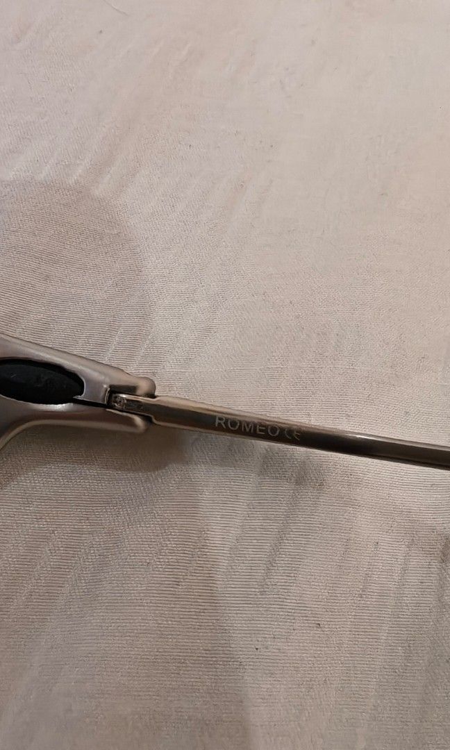 Oakley Romeo X-METAL reps (Category: Sunglasses & Eyewear) located in Calamba. Submitted by _.anjelis (Listing ID 1465525688, Image 2). Description: Brand new in case w/ cleaning cloth metal frame polarized lens uv400.