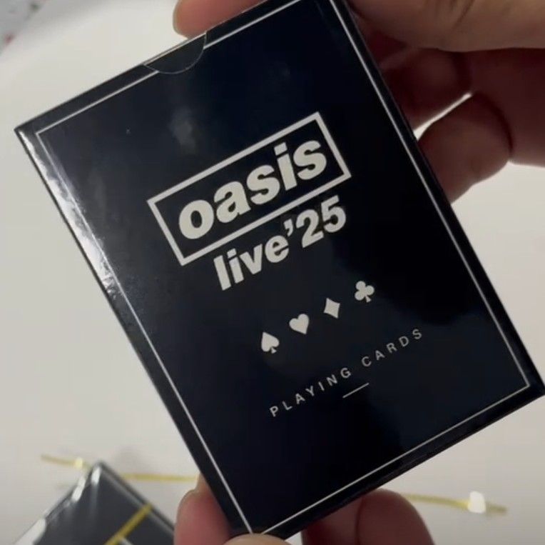 Oasis Live'25 Playing Cards (Category: Music Accessories) located in General Mariano Alvarez. Submitted by greenyjean48745 (Listing ID 1465428355, Image 2). Description: Professionally made using a German Heidelberg printer and machine .