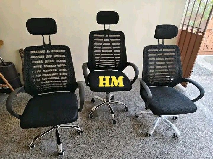 Office chair w/headrest (Category: Office Furniture & Fixtures) located in Manila. Submitted by wisecat_f7c143 (Listing ID 1465423243, Image 1). Description: AVAILABLE!!! Office chair w/headrest 1500 ONLY PM ME COD TRU LALAMOVE.