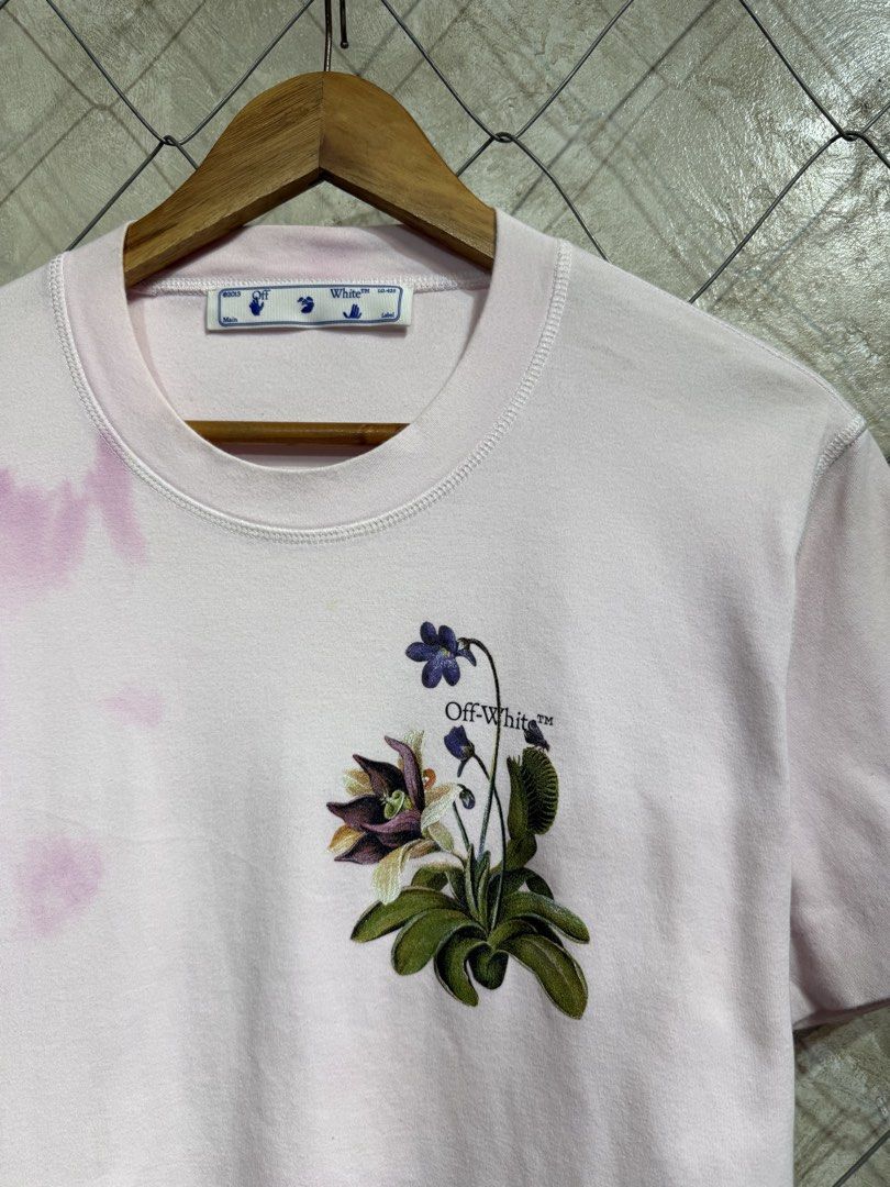 Offwhite Botanical Arrows Pink tee. (Category: Shirts) located in Manila. Submitted by ardobe.mnl (Listing ID 1465535076, Image 3). Description: Size: Medium (Women’s) Dimes: 18x18.5 Condition: Excellent Flaw: Not sure if design yung dye n’ya or flaw, pero kung flaw hindi halata parang design na rin sya! Authentic sana Dm for inquiries! 📥.