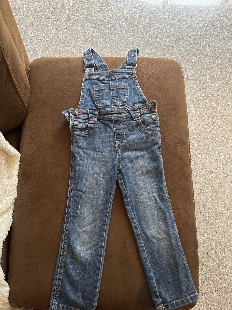 Old Navy Denim Overalls Size 3T (Category: Babies & Kids Fashion) located in Carmona. Submitted by abimeng08 (Listing ID 1465444207, Image 1). Description: Old Navy denim overalls for toddlers. Size 3T. Adjustable shoulder straps with metal buttons. Classic blue wash with pink contrast stitching accents. Front bib pocket, side pockets, and back pockets. Button closures on the sides. Made in Bangladesh..