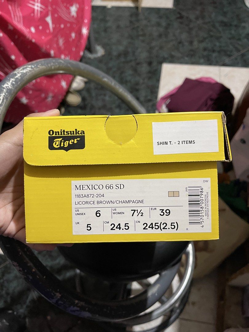 Onitsuka Tiger Mexico 66 SD (Category: Sneakers) located in Manila. Submitted by lizstotomas (Listing ID 1465435440, Image 2). Description: Please see picture for the actual size and color. Purchased from Japan 🇯🇵.