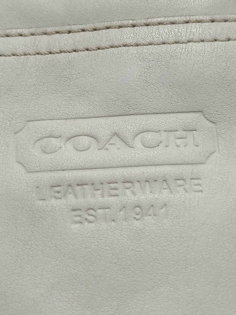 ORIG COACH LEATHER TOTE🔥❤️ (Category: Activewear) located in Manila. Submitted by jecelstylebags (Listing ID 1465471526, Image 2). Description: ORIG COACH LEATHER TOTE🔥❤️.