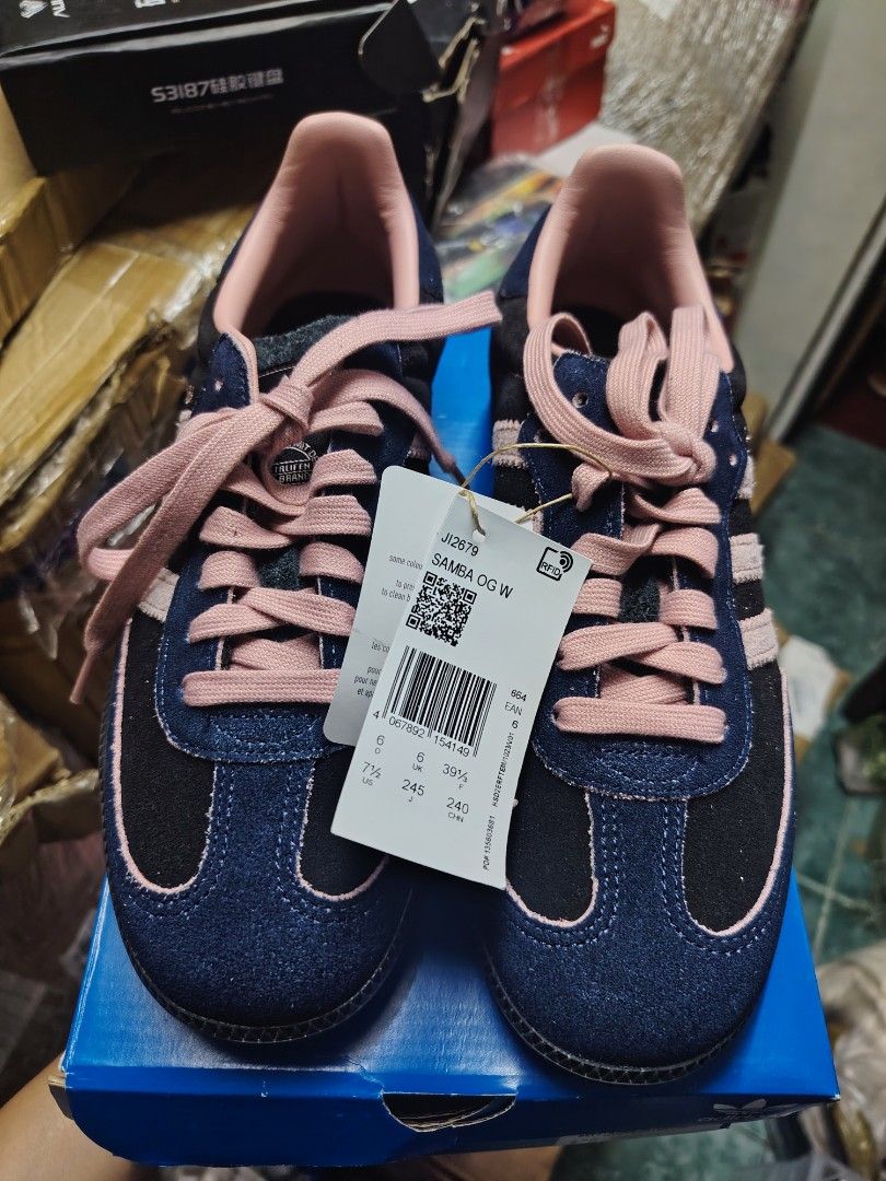 Original Adidas Samba OG (Category: Sneakers) located in Manila. Submitted by reichellen93323 (Listing ID 1465439278, Image 3). Description: .