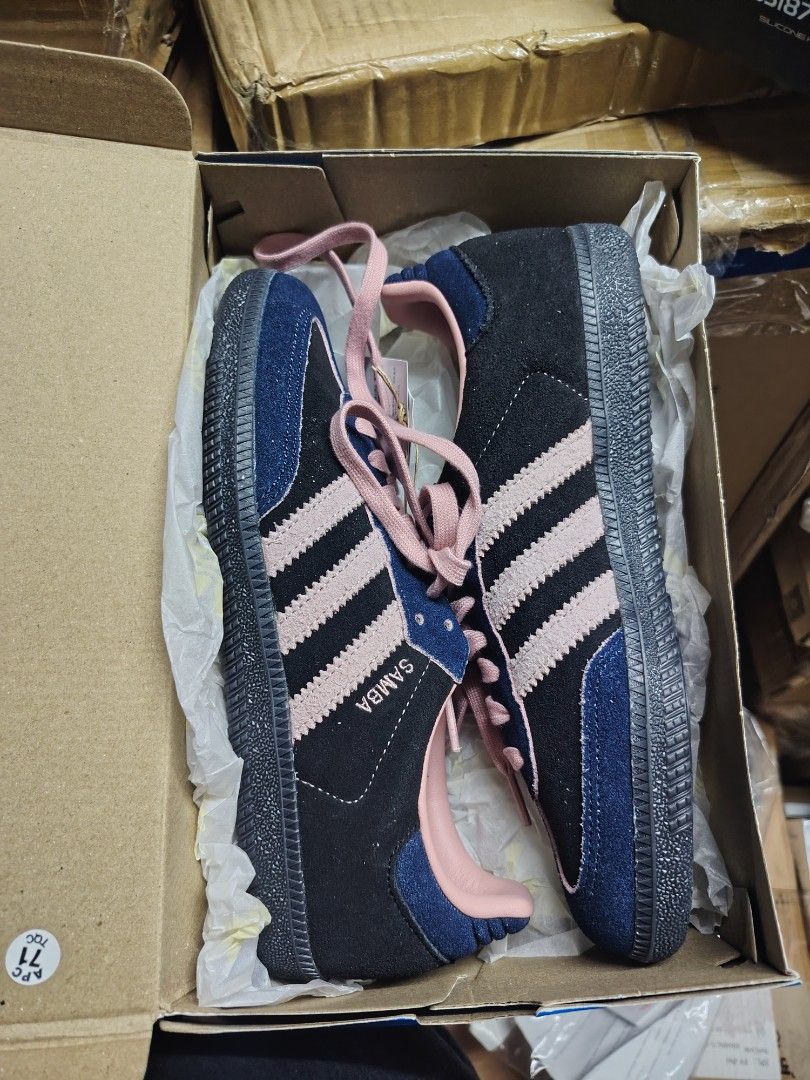 Original Adidas Samba OG (Category: Sneakers) located in Manila. Submitted by reichellen93323 (Listing ID 1465439278, Image 2). Description: .