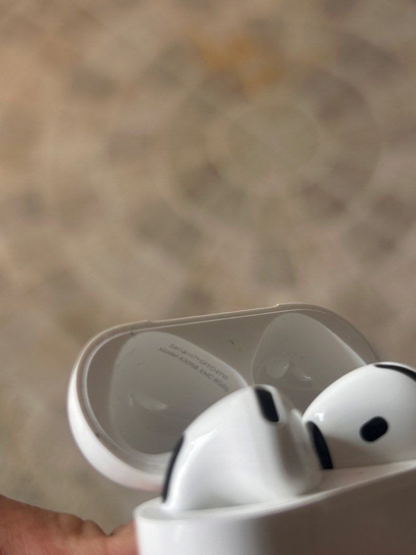 Original Apple Airpods 4 (Non ANC) (Category: Earphones) located in Manila. Submitted by Tjuan13 (Listing ID 1465382969, Image 3). Description: Try Secondhand Original Apple Airpods 4 (Non ANC) for only Php 5900 -100% Original -Free Usb C cable -Free Silicon Case -Smoothness 96% Front & 97% Back -Good battery life -Matagal Malowbat, Mabilis magcharge -Good quality -Crisp Button -Actual Photo -Ready to use -No Box -No swap -Free Shipping via Lalam