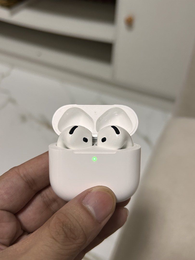 Original Apple Airpods 4 (Non ANC) (Category: Earphones) located in Manila. Submitted by Tjuan13 (Listing ID 1465481293, Image 1). Description: Try Secondhand Original Apple Airpods 4 (Non ANC) for only Php 5900 -100% Original -Free Usb C cable -Free Silicon Case -Smoothness 96% Front & 97% Back -Good battery life -Matagal Malowbat, Mabilis magcharge -Good quality -Crisp Button -Actual Photo -Ready to use -No Box -No swap -Free Shipping via Lalam