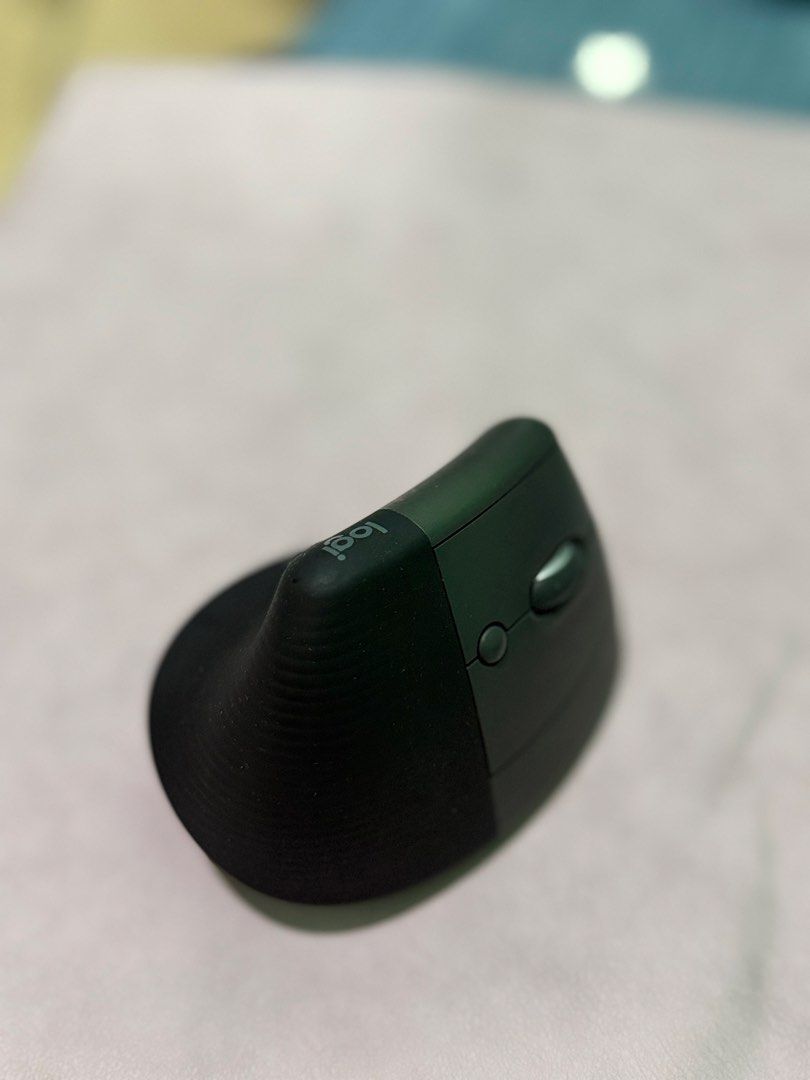 Original Logitech Lift Vertical Ergonomic Mouse (Category: Mouse & Mousepads) located in Manila. Submitted by _declutterprelovezz (Listing ID 1465439152, Image 1). Description: Original Logitech Lift Vertical Ergonomic Mouse Working as well. Connect to bluetooth! Pleas read! ISSUE. No USB Receiver. Missing and yung cover sa likod ng battery hindi ko mahanap pero well use. Pwede bluetooth lift!.