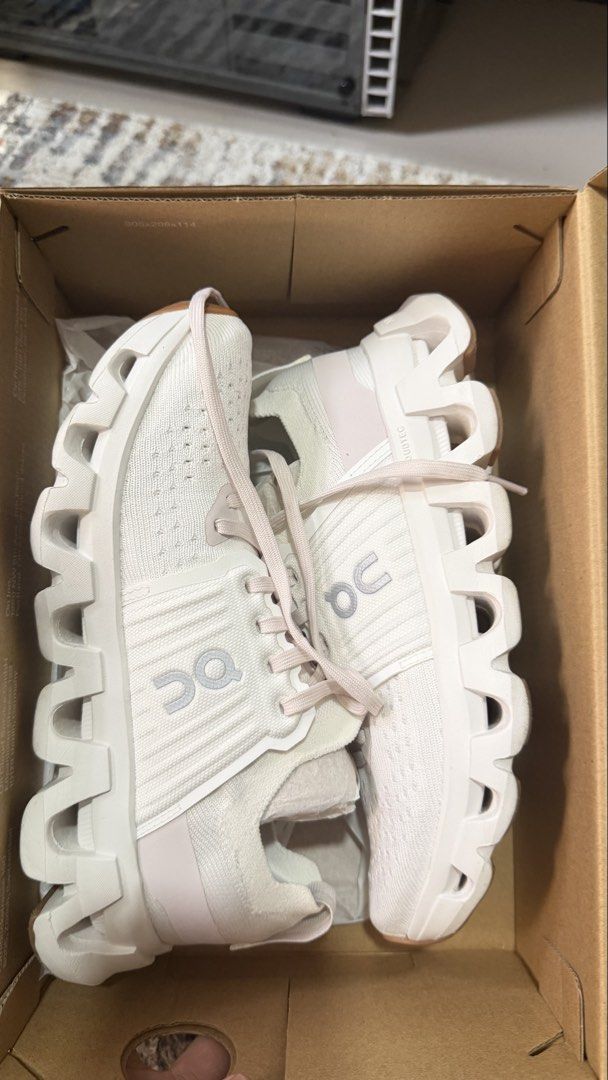 Original on cloud swift4 (Category: Sneakers) located in Antipolo. Submitted by crair (Listing ID 1465389433, Image 2). Description: 6.5w Like new used once only.