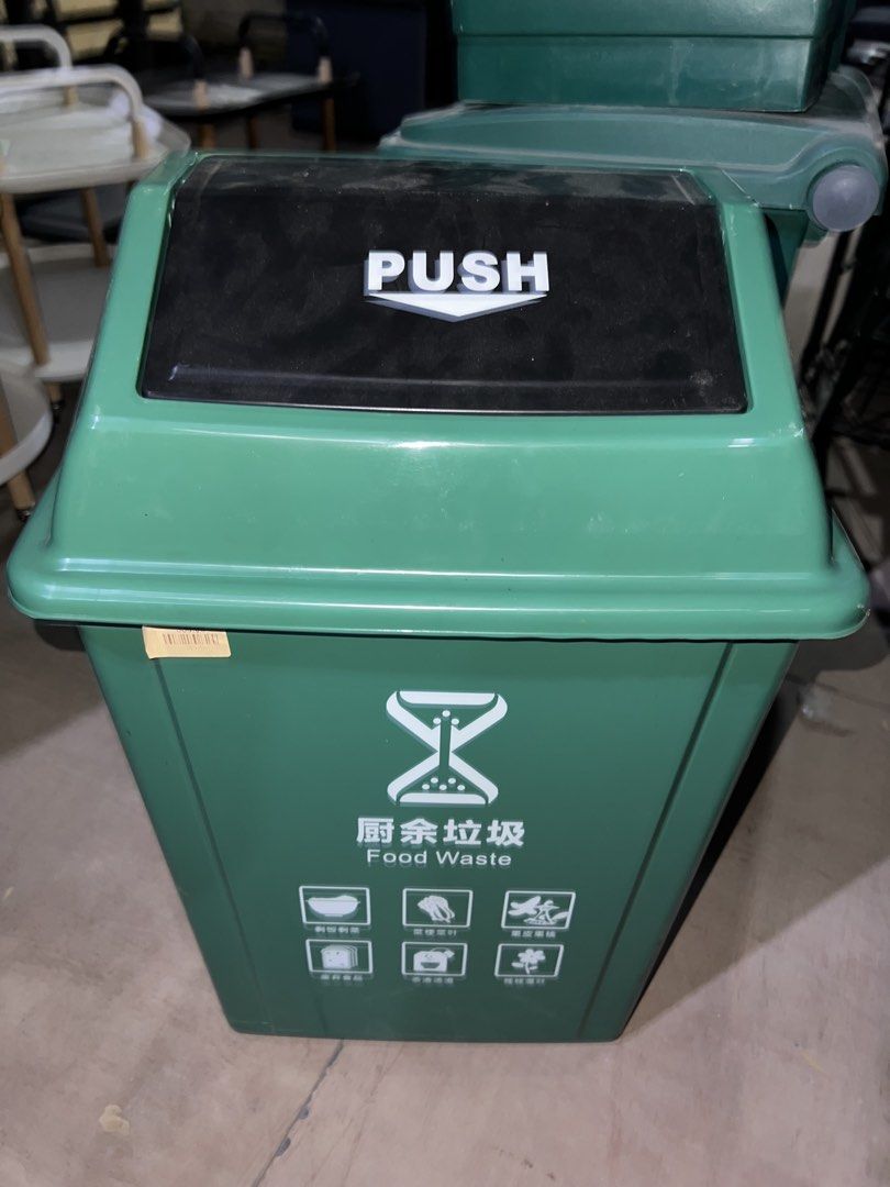 Outdoor large trash can (Category: Waste Bins & Bags) located in Paranaque City. Submitted by pilipinashop (Listing ID 1465438896, Image 1). Description: Brand new Sale Available colors: Green Red Blue.