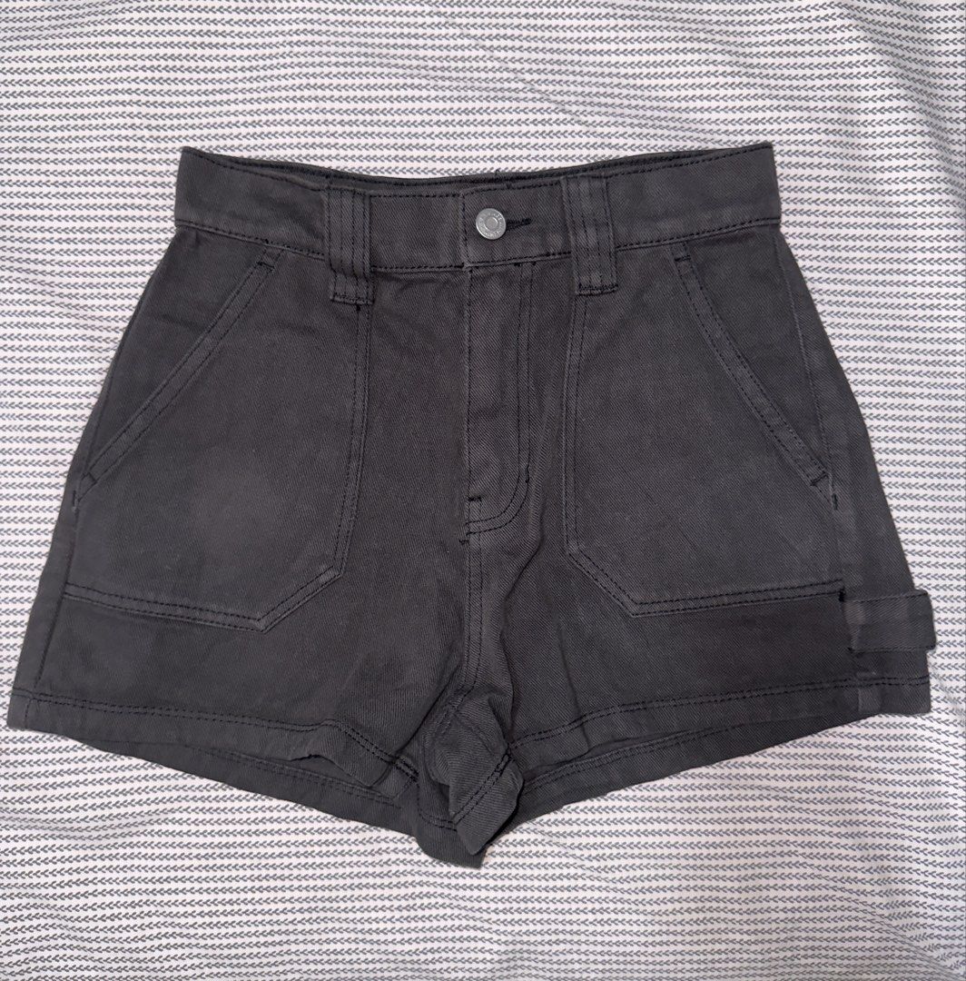 Pacsun Dark Grey Utility Cargo Shorts Size 25 (Category: Shorts) located in Santa Ana. Submitted by fatikilla (Listing ID 1465432302, Image 1). Description: - Brand: Pacsun - Size: 25 - Color: Dark Grey - Fit: High rise - Details: Front and back patch pockets, side hammer loop - Material: Structured and durable fabric - Condition: Great, ready to wear.