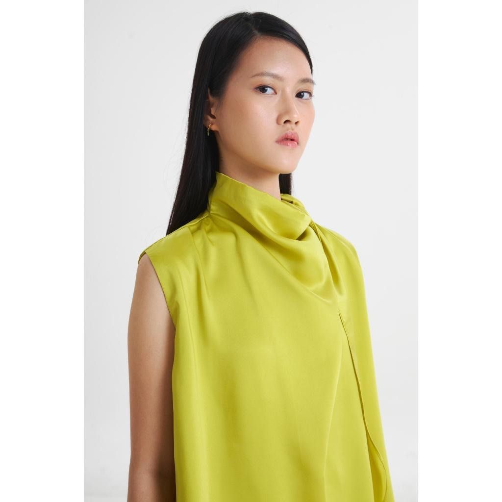 PAFON Silk Arryn Top - Lime (Category: Blouses) located in Mandaluyong City. Submitted by gnocchiwoki (Listing ID 1465508322, Image 2). Description: PAFON Silk Top Orig price 2k Size L to XL Used only once Loc: Mandaluyong.