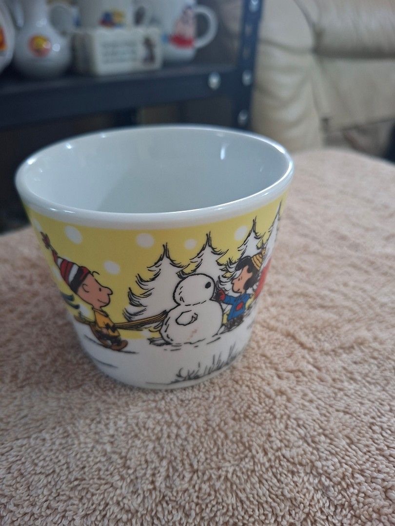 Peanuts Snoopy 2019 Winter Holiday Mug (Category: Coffee & Tea Tableware) located in Consolacion. Submitted by luxekerei (Listing ID 1465500703, Image 3). Description: - a KFC Japan Peanuts Snoopy Soup Mug from the 2019 winter holiday promotional release..