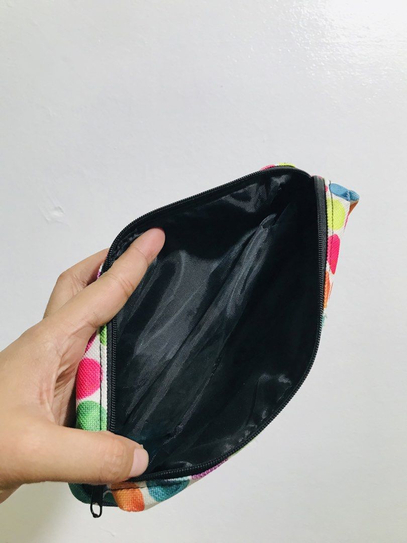 PENCILHOLDER (Category: Purses & Pouches) located in Gamu. Submitted by 2022bagsbunny (Listing ID 1465404783, Image 3). Description: .
