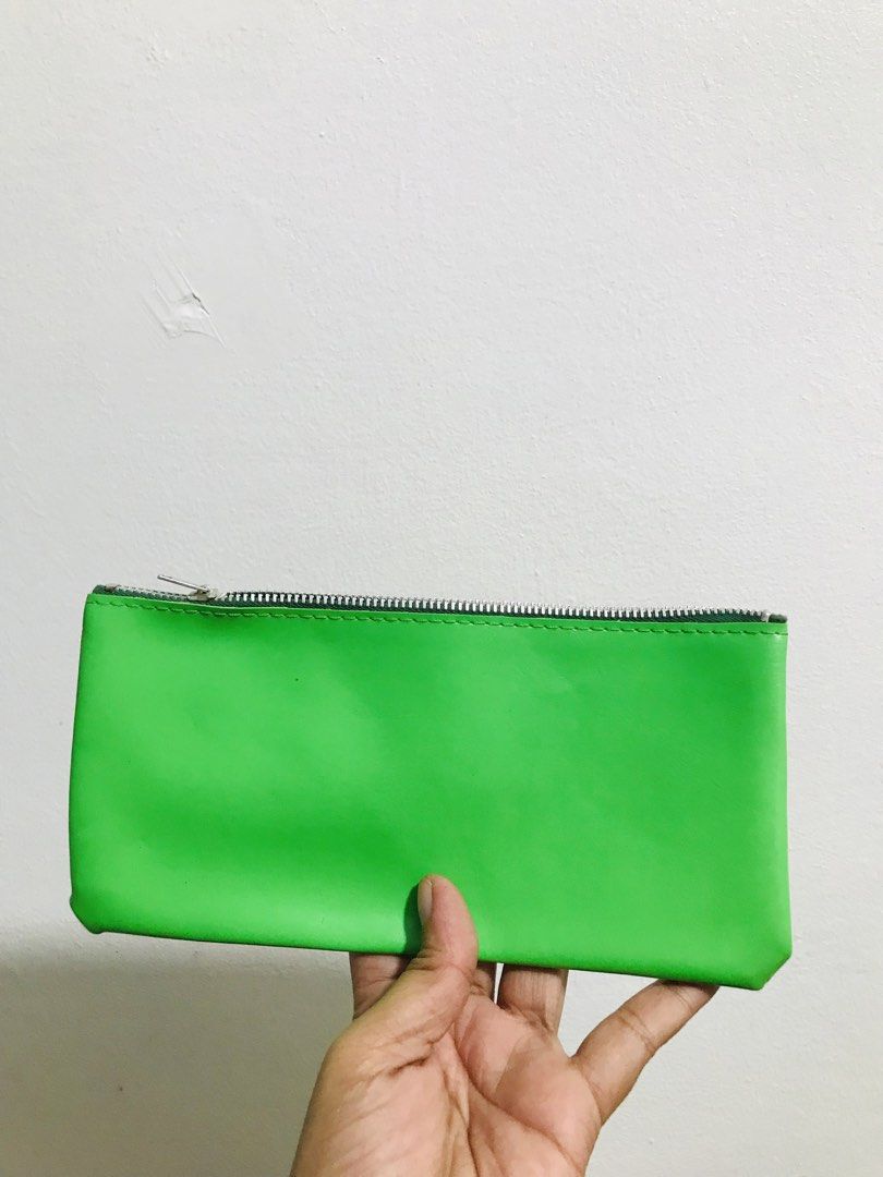 PENCILHOLDER (Category: Purses & Pouches) located in Gamu. Submitted by 2022bagsbunny (Listing ID 1465407993, Image 3). Description: .