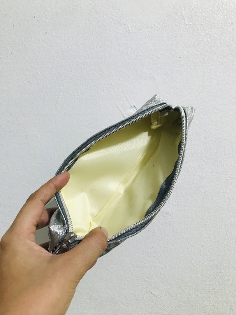PENCILHOLDER (Category: Purses & Pouches) located in Gamu. Submitted by 2022bagsbunny (Listing ID 1465412431, Image 3). Description: .