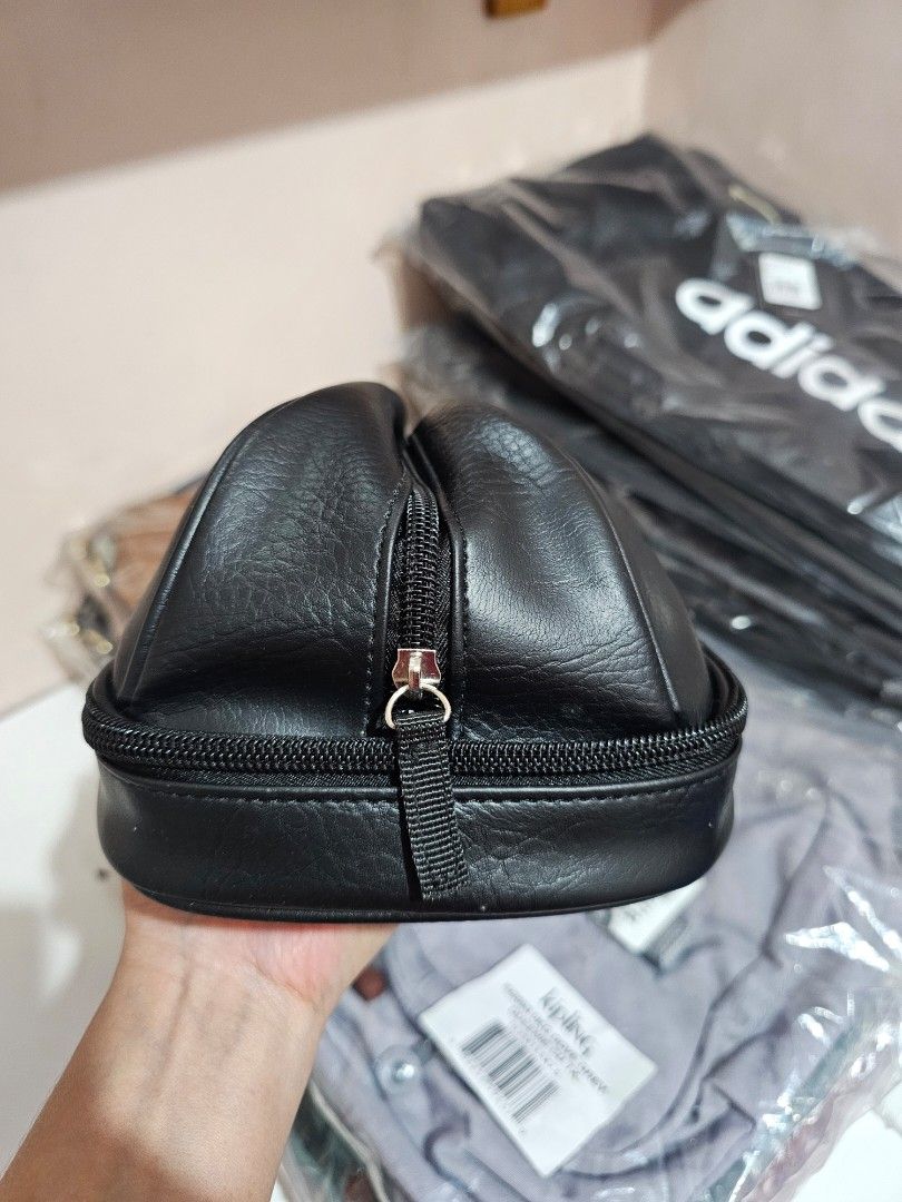 PENGUIN Travel Kit (Category: Belt bags, Clutches and Pouches) located in Quezon City. Submitted by senyoramaria2 (Listing ID 1465551601, Image 2). Description: PENGUIN Men's Travel Kit #USpasabuy.