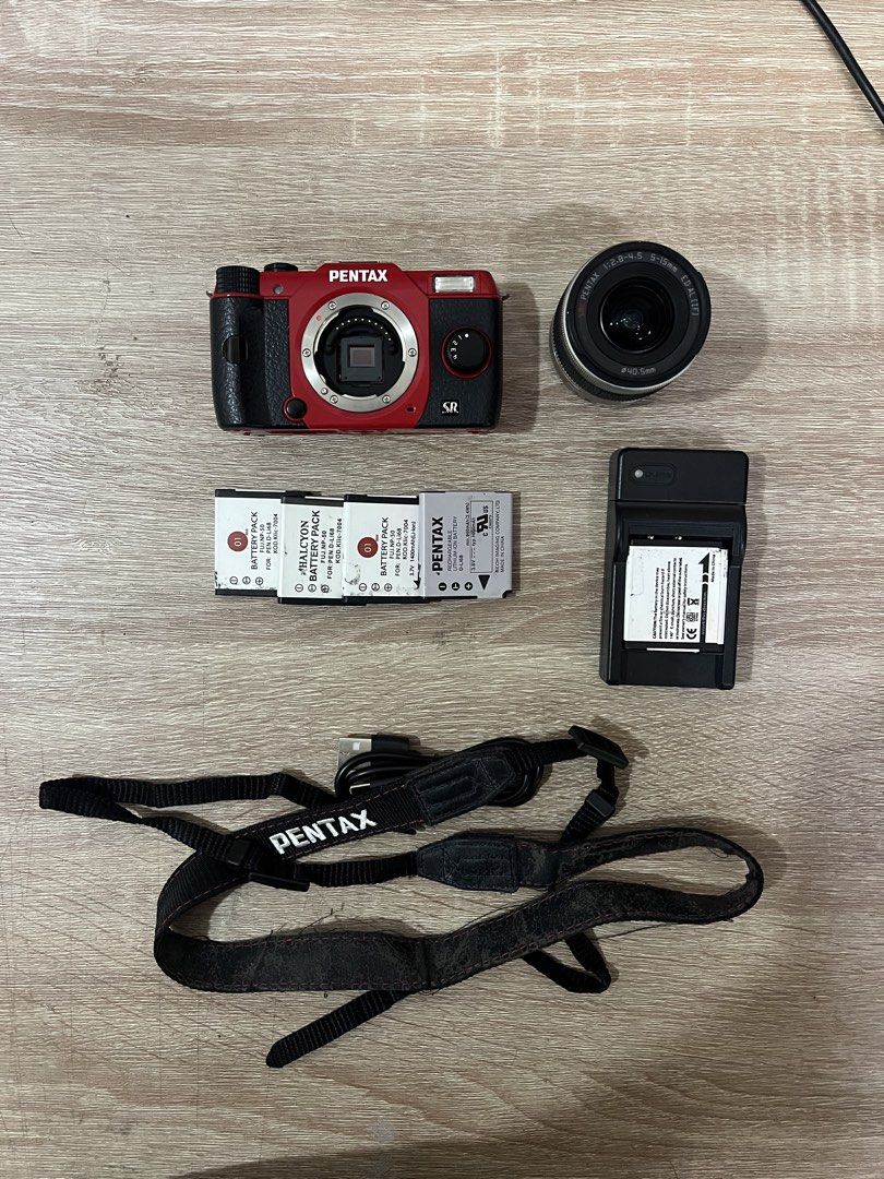 Pentax Q10 Mirrorless Camera with Kitlens (Category: Cameras) located in Manila. Submitted by williamthecat (Listing ID 1465442084, Image 2). Description: This is pentax q10 mirrorless camera with kitlens One of smallest mirrorless interchangeable camera, good for everyday photography, its in good condition with minor issues. PM me for sample pics Comes with: - Camea Body - Pentax 5-15mm F2.8-4.5 kitlens - 5x Batteries(1x Original 4x 3rd Party) a
