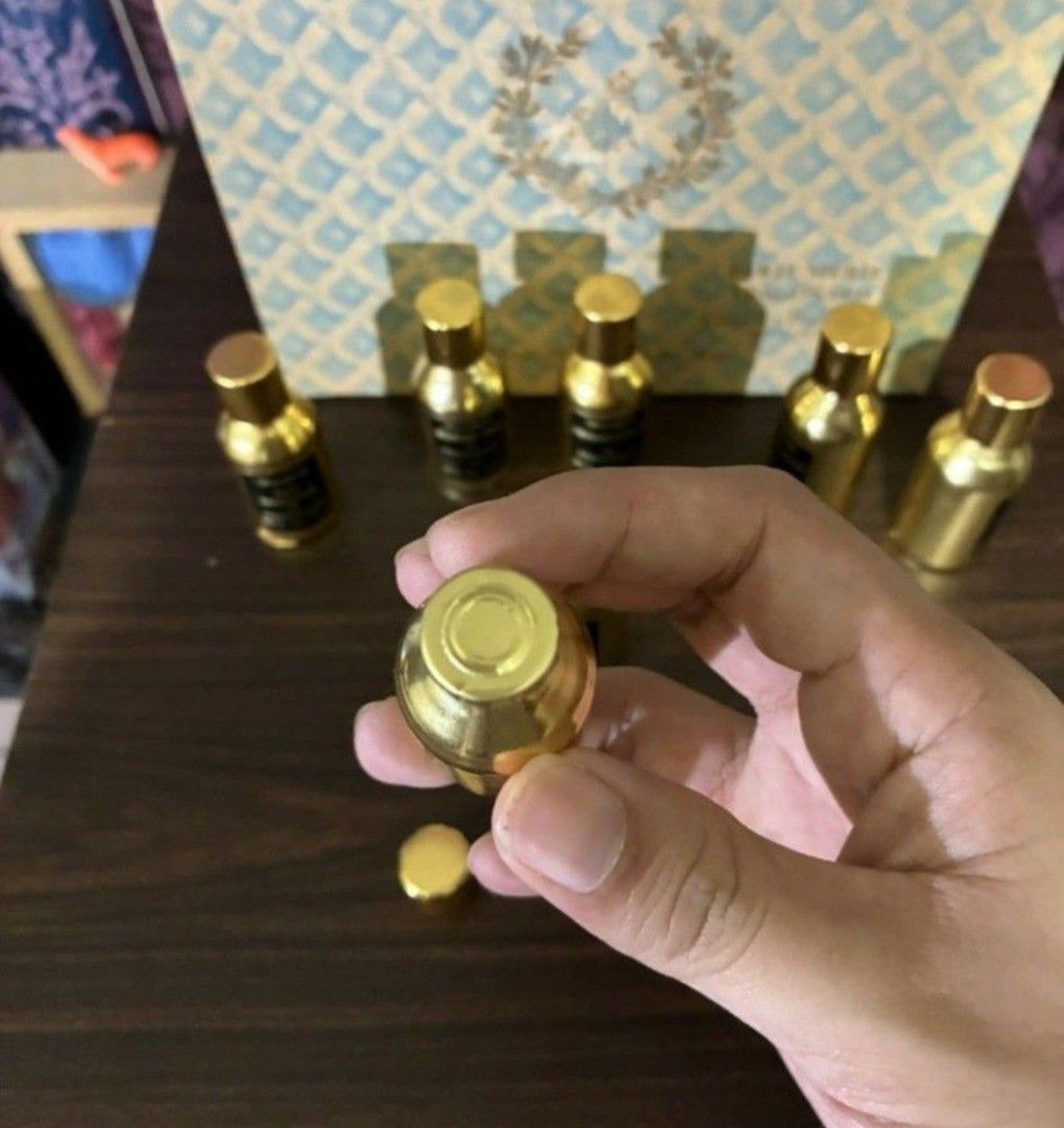 Perfume Fragonard (Category: Fragrance & Deodorants) located in Pateros City. Submitted by randomsheesh (Listing ID 1465449499, Image 3). Description: ‼️Rare bottle‼️ Fragonard Parfum (extrait) 15ml Pre-reformulation bottle Kasama na dito ang discontinued "Moment Volé" 2 pcs at Rêve Indien na no longer produced sa ganitong specific gold cap. Walang bawas lahat all sealed maliban kay Rêve Indien di naka sealed pero walang bawas. 2 Moment Volé 2 Ou