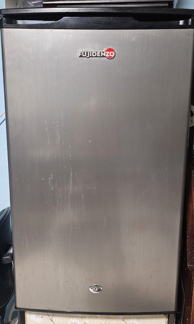 Personal Ref Fujidenzo (Category: Other Home Furniture) located in Pasig City. Submitted by hearty.e (Listing ID 1465440293, Image 1). Description: 4 cu. ft PersonL ref..