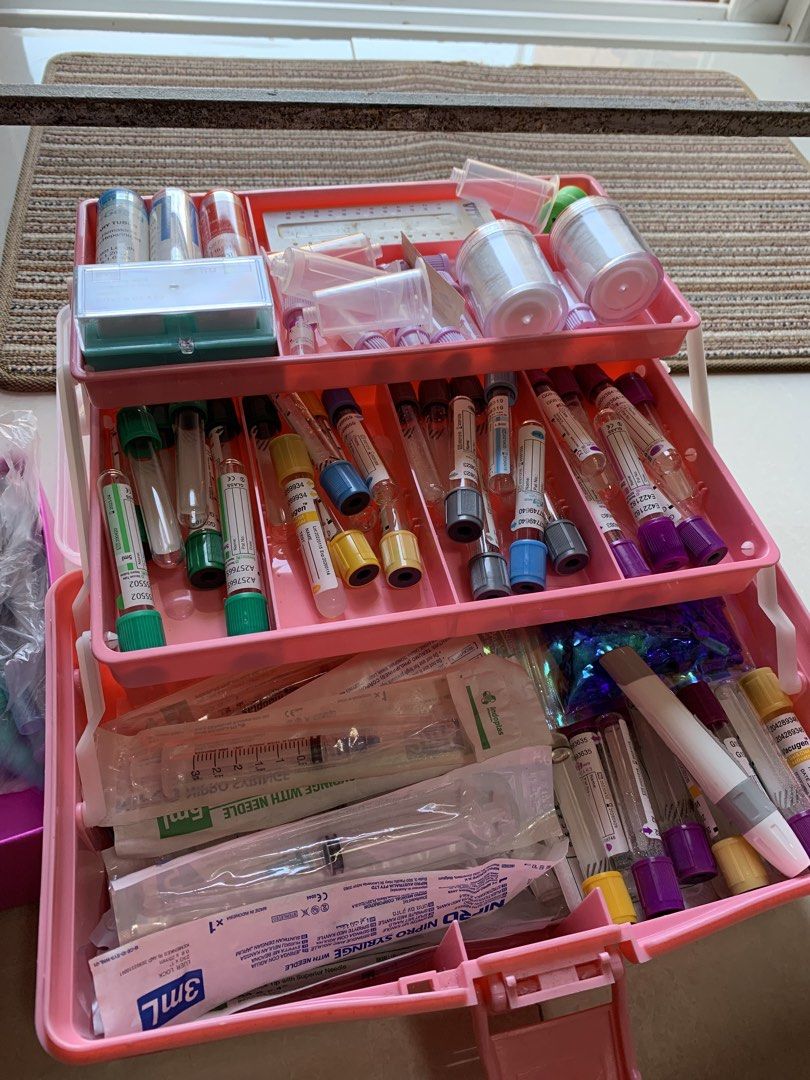 Phlebotomy Kit (Category: Medical Supplies & Tools) located in Tagaytay City. Submitted by jujujewel (Listing ID 1465578475, Image 1). Description: free phleb / phlebotomy / venipuncture kit kasama lahat nasa pic di ko na need graduate and licensed na po me pero expired na iba diyan lalo na syringe and tubes pero good for practice yung tubes na lagayan dm for more inquiries loc: tagaytay cavite mod: sagot niyo po / lalamove preferred .