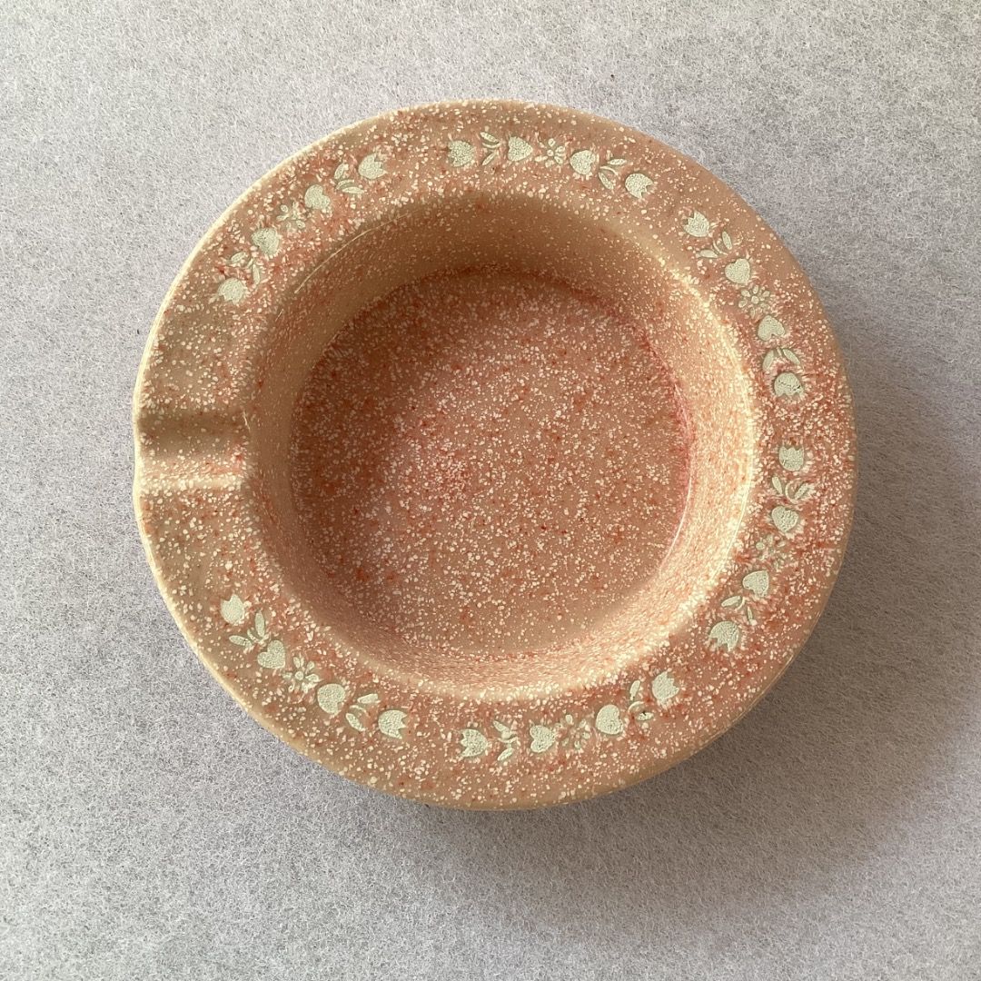 Pink Ashtray (Category: Other Home Decor) located in Davao. Submitted by eclectic1925 (Listing ID 1465547556, Image 1). Description: Php150 Pink Ashtray H: 1 inch L: 4.8 inches Please REVIEW PHOTOS We use 100% repurposed packaging materials SF starts at Php70 via Flash Express First to pay.