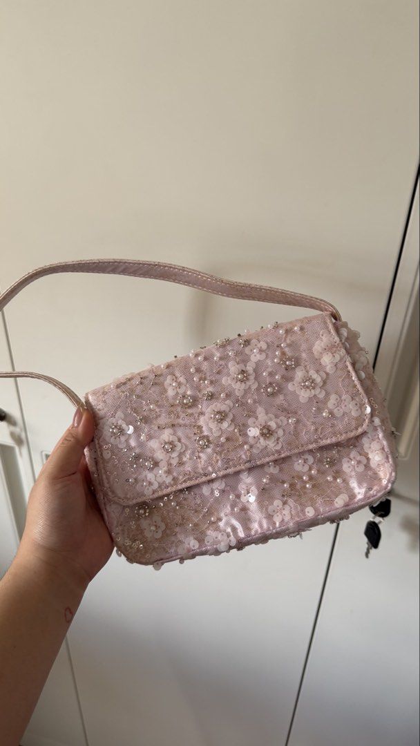 pink beaded kili kili summer spring bag (Category: Shoulder Bags) located in Bulacan. Submitted by femalethings (Listing ID 1462288761, Image 2). Description: unused w stains (storing) mop gvash bdo mod jnt .