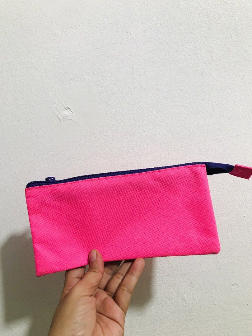 PINK POUCH (Category: Purses & Pouches) located in Gamu. Submitted by 2022bagsbunny (Listing ID 1465415234, Image 2). Description: .