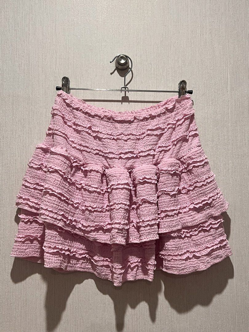 Pink Ruffle Skirt (Category: Skirts) located in Manila. Submitted by preloved_items122 (Listing ID 1465408371, Image 1). Description: .