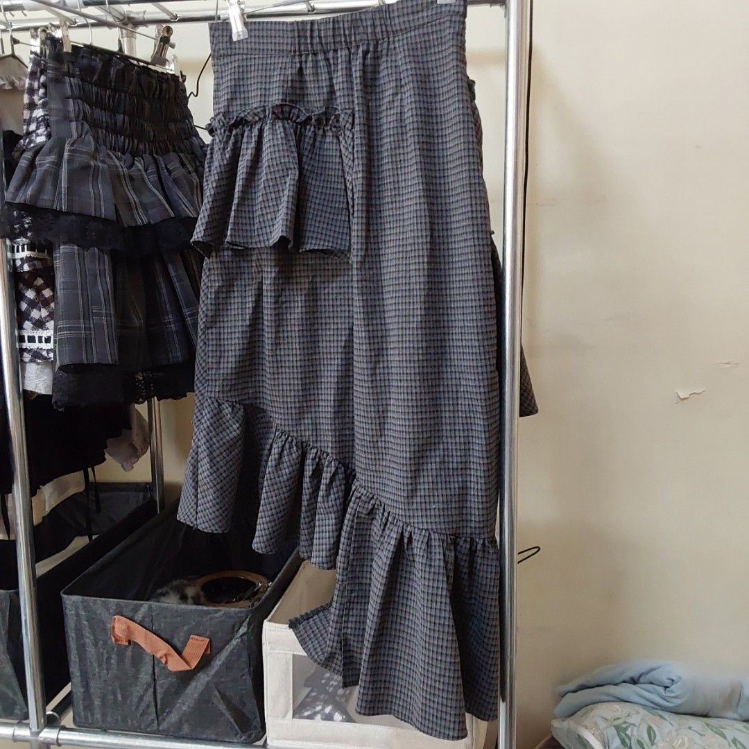 Plaid asymmetrical ruffle skirt (Category: Skirts) located in Magarao. Submitted by cinabonthrifts (Listing ID 1465448389, Image 2). Description: I got this for 250 sa ukay selling it na lng for 200 or can lower if sure buyer (≡^∇^≡) Size: 26-30 MOP: Gcash MOD: Jnt.