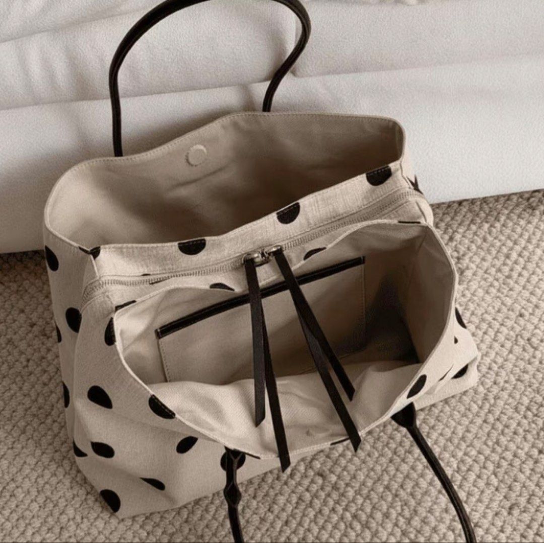 Polka Dot High Quality Bag Shoulder (Category: Shoulder Bags) located in Manila. Submitted by illisia (Listing ID 1465433039, Image 2). Description: - brandnew! - flatterng & cute loc: vito cruz, manila.