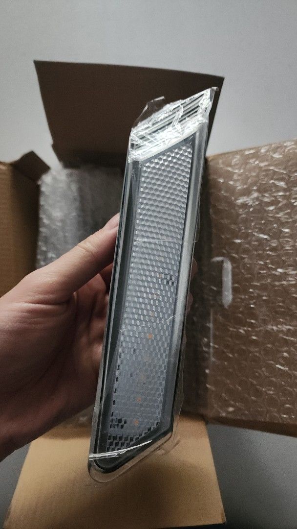Porsche 997 Side Marker (Category: Body Parts and Accessories) located in Taguig. Submitted by RJR888 (Listing ID 1465431442, Image 1). Description: Led Side Markers for Porsche 997 Rfs: Decluttering.