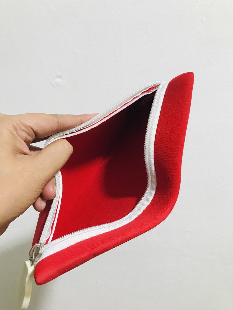 POUCH (Category: Purses & Pouches) located in Gamu. Submitted by 2022bagsbunny (Listing ID 1465407138, Image 3). Description: .