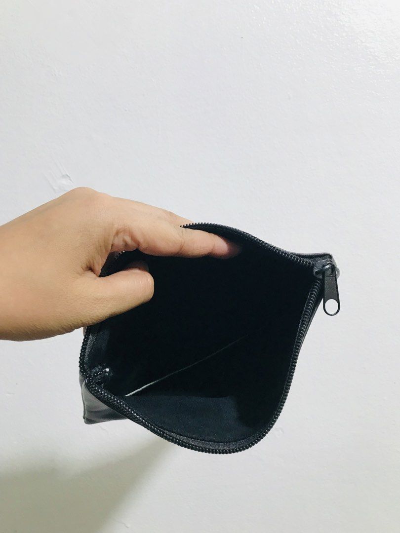 POUCH (Category: Purses & Pouches) located in Gamu. Submitted by 2022bagsbunny (Listing ID 1465407649, Image 3). Description: .