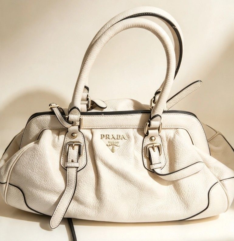 Prada bag (Category: Shoulder Bags) located in Iloilo. Submitted by khonz (Listing ID 1465527594, Image 1). Description: no flaw.