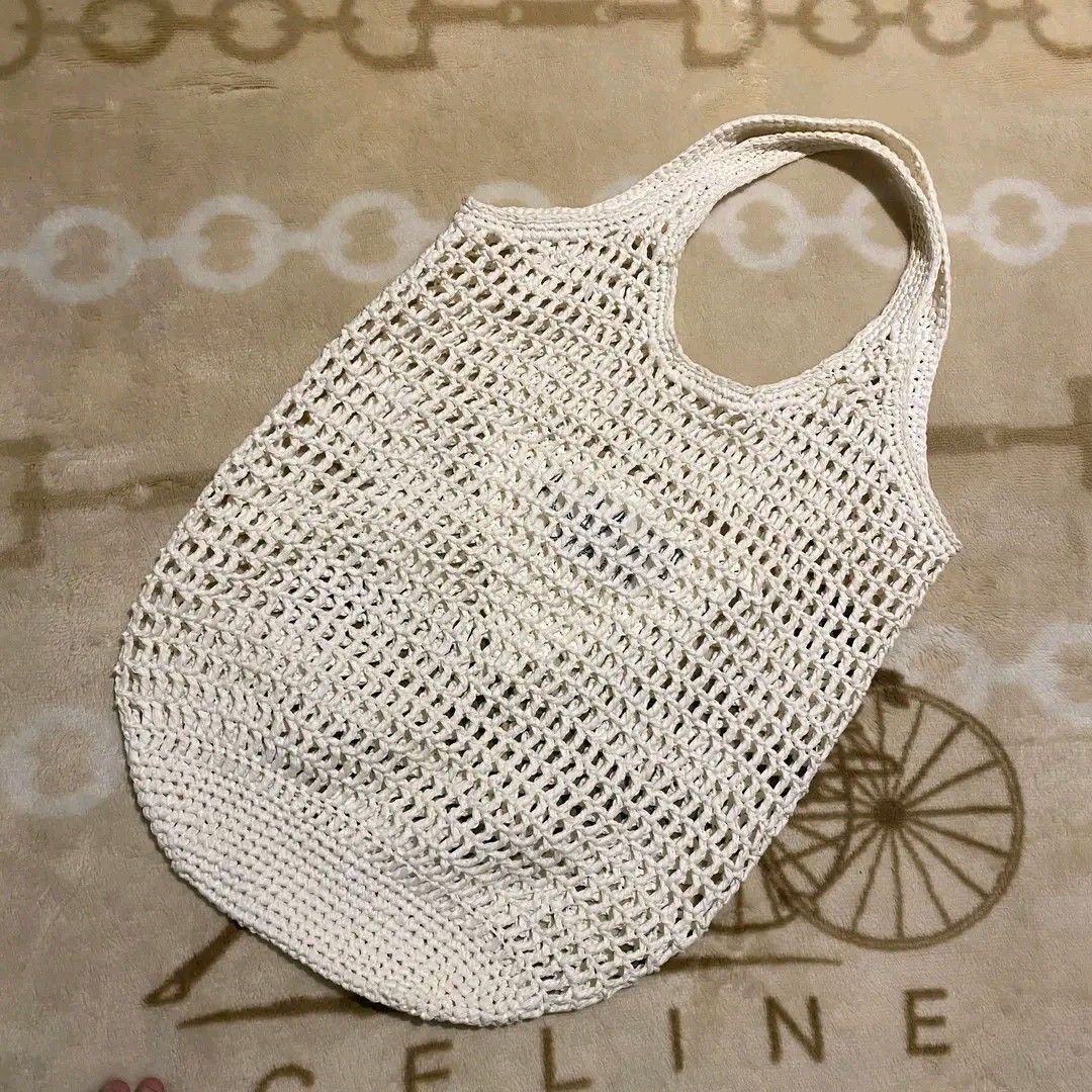 Prada Beach Totebag (Category: Tote Bags) located in Manila. Submitted by bidgeyow20688 (Listing ID 1465499228, Image 3). Description: good condition no issue/needwash size M.