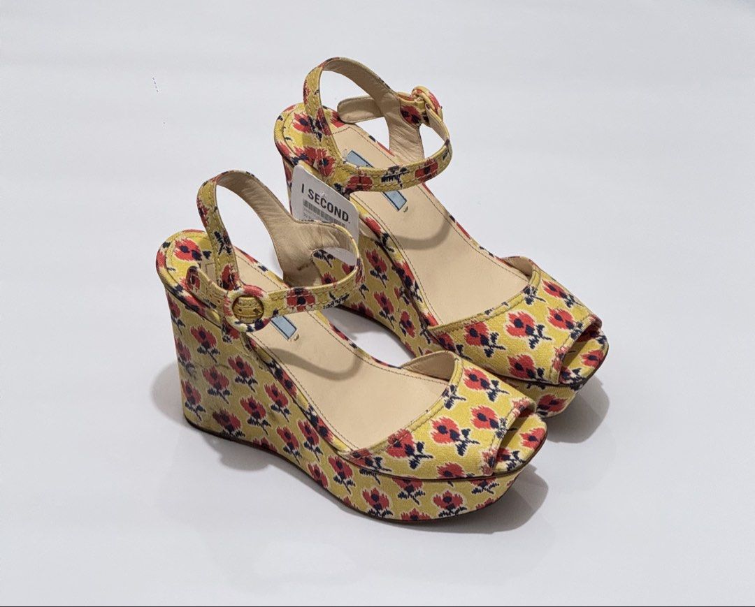 Prada wedge (Category: Wedges) located in Quezon City. Submitted by byuklph (Listing ID 1465539756, Image 3). Description: Auth💯size39 Good condition no inclusion minimal dirt on the side part .