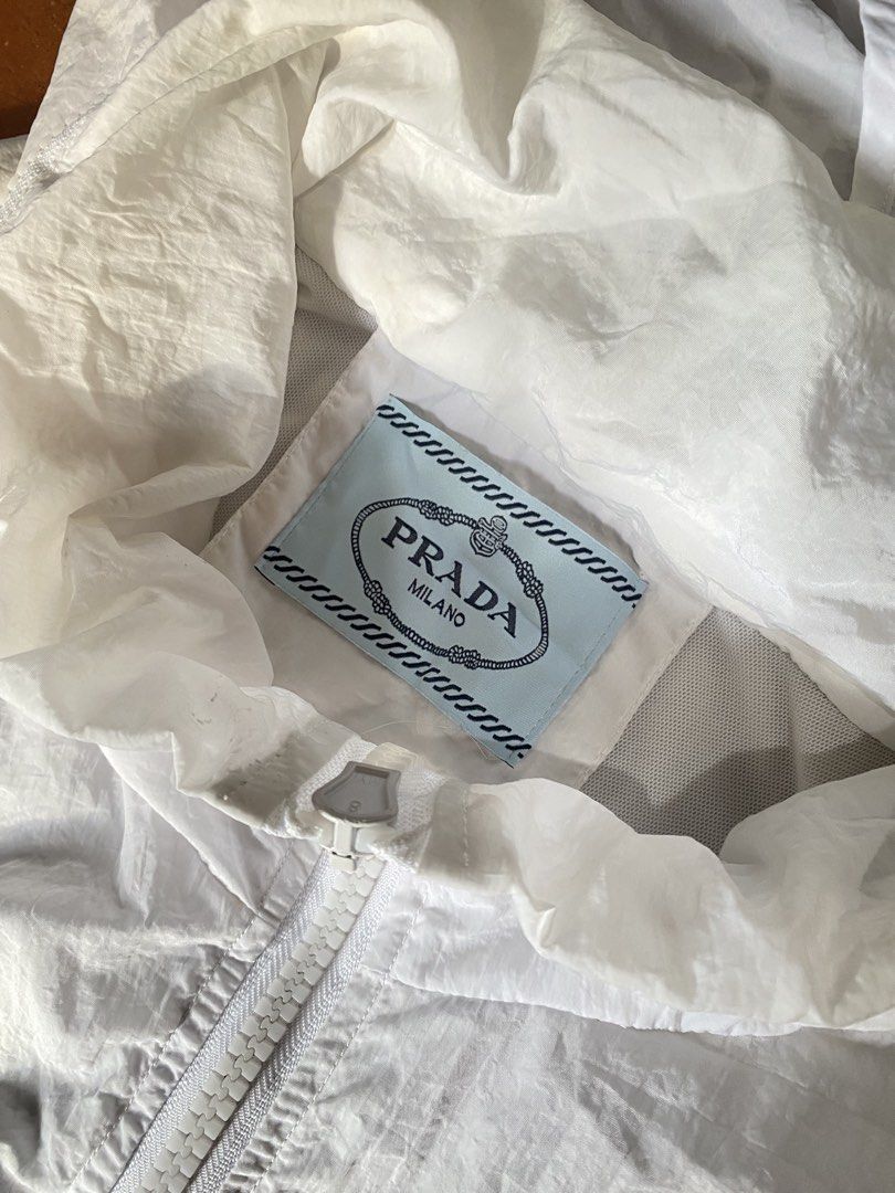 Prada Woven jacket (Category: Coats, Jackets and Outerwear) located in Padada. Submitted by thrift_eknz (Listing ID 1465383407, Image 2). Description: EXCELLENT CONDITION NO ISSUE SIZE M womens WOVEN FABRIC .