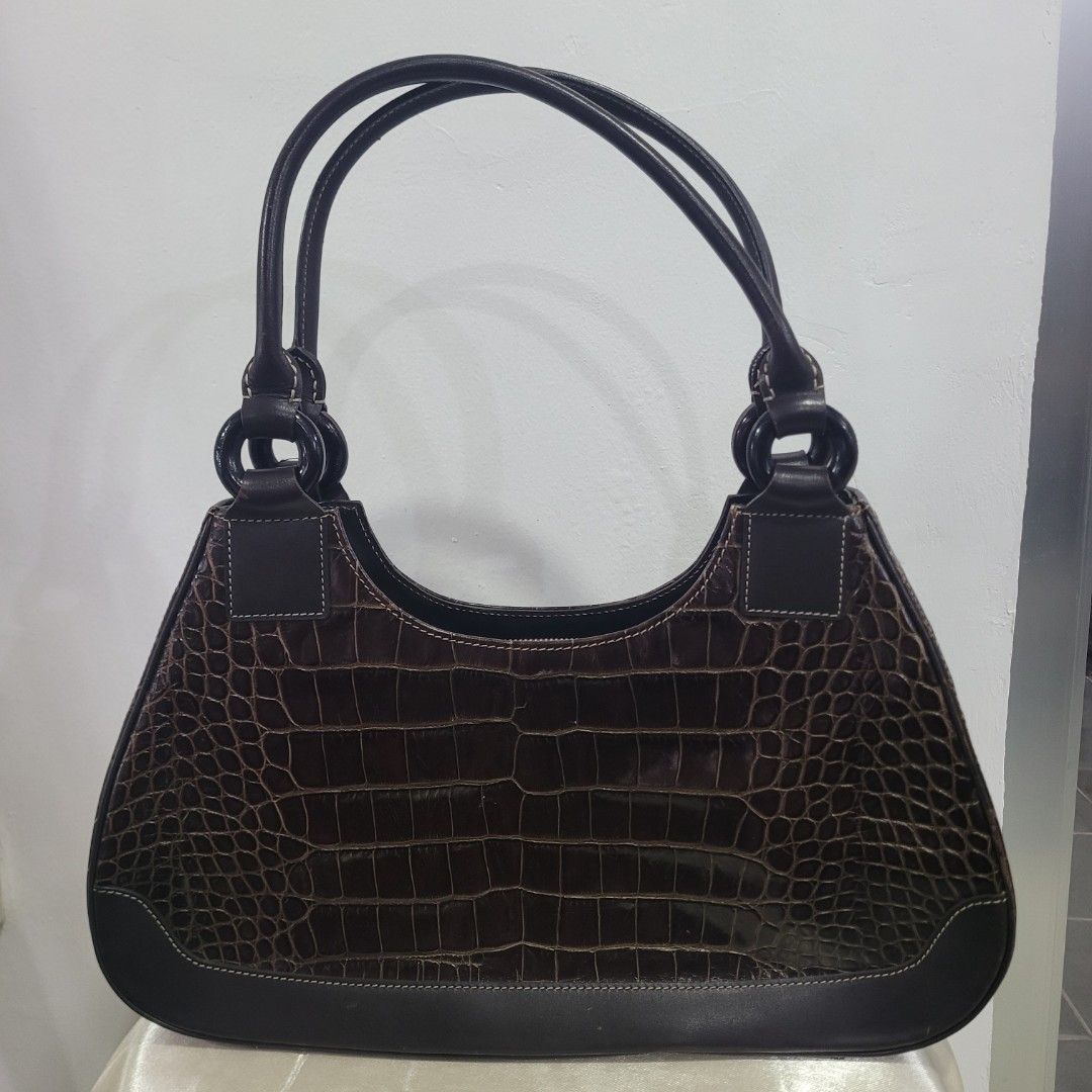 PRE-LOVED BAG2 (Category: Shoulder Bags) located in Dasmarinas. Submitted by bome1 (Listing ID 1465407717, Image 2). Description: Good Condition.