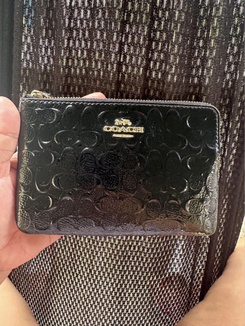 Preloved coach wristlet (Category: Wallets & Card holders) located in Cebu City. Submitted by febbie18 (Listing ID 1465475164, Image 1). Description: .