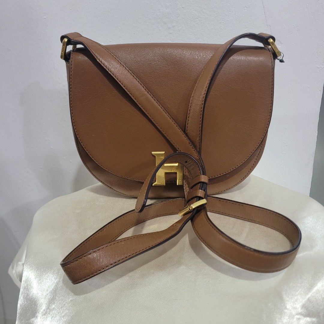 PRE-LOVED HAZZY'S BAG (Category: Cross-body Bags) located in Dasmarinas. Submitted by bome1 (Listing ID 1465407175, Image 1). Description: Good condition.