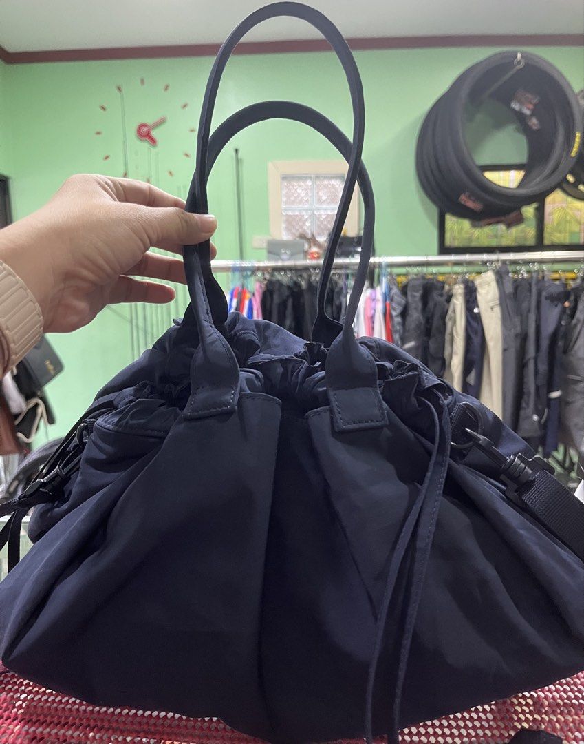 Preloved Uniqlo Dumpling Bag (Category: Tote Bags) located in Iloilo. Submitted by preciousgems_collection (Listing ID 1465449090, Image 1). Description: Preloved.